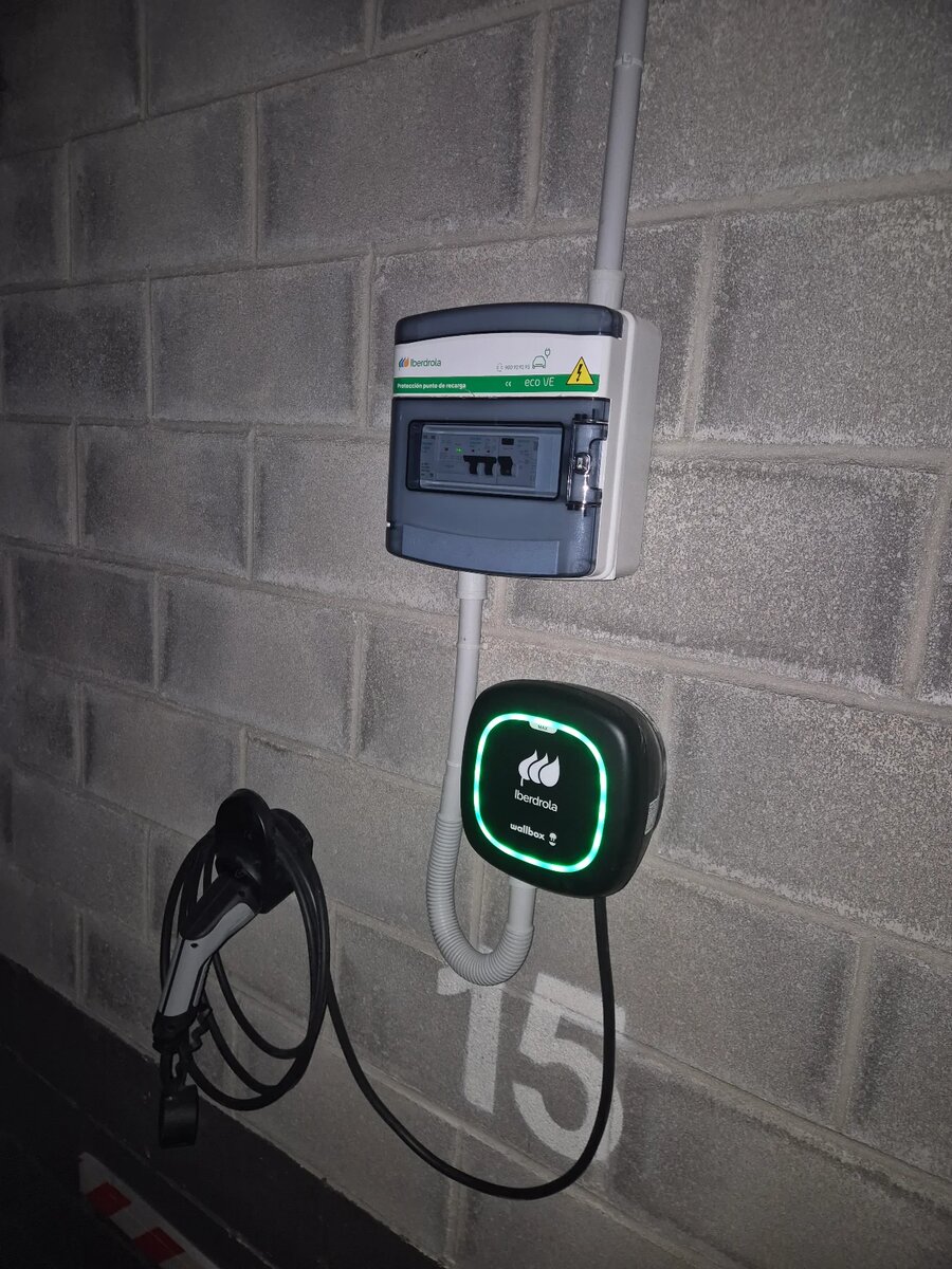 Instalación cargador Iberdrola Wallbox garaje comunitario