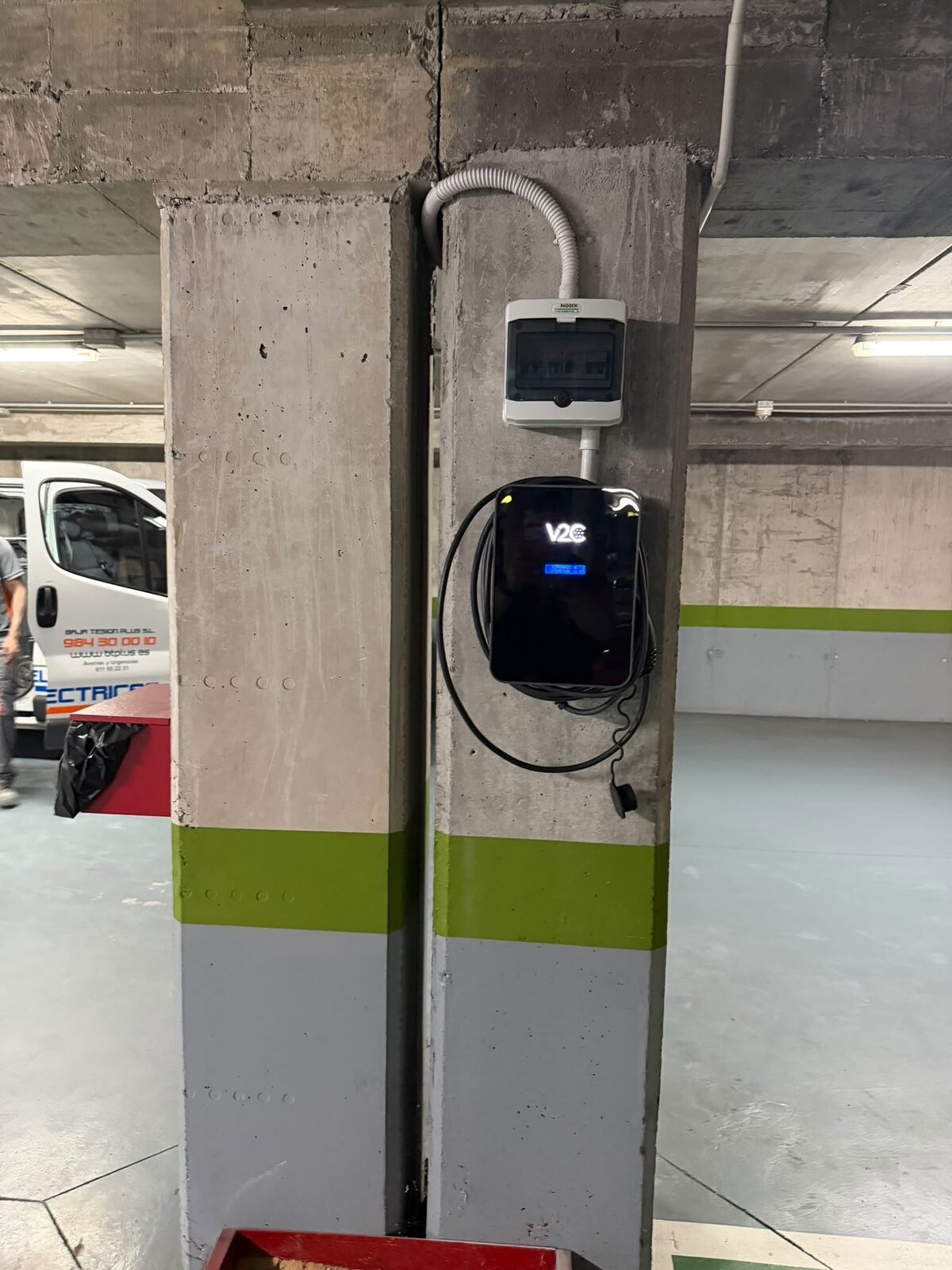 Instalación cargador V2C con cuadro eléctrico CHINT garaje comunitario